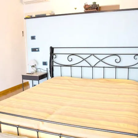 Nyaraló House With 4 Bedrooms In With Wonderful Sea View And Furnished Terrace 500 M From The Beach San Remo