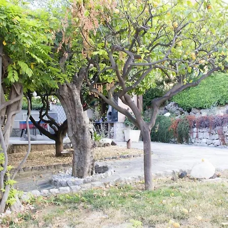 Nyaraló House With 4 Bedrooms In With Wonderful Sea View And Furnished Terrace 500 M From The Beach *