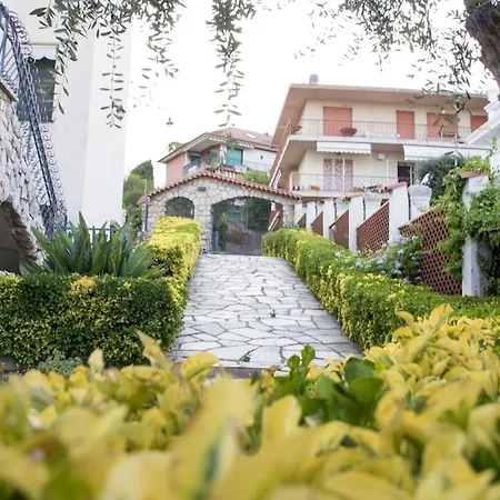 House With 4 Bedrooms In With Wonderful Sea View And Furnished Terrace 500 M From The Beach * San Remo