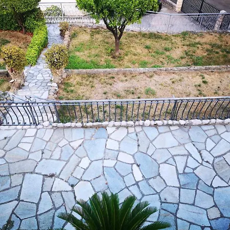 Nyaraló House With 4 Bedrooms In With Wonderful Sea View And Furnished Terrace 500 M From The Beach