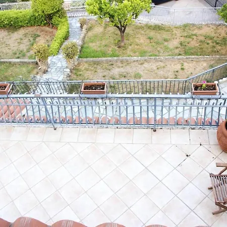Nyaraló House With 4 Bedrooms In With Wonderful Sea View And Furnished Terrace 500 M From The Beach *